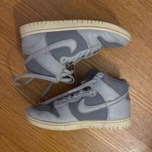 Nike gray high top sneaker shoes 👟 8.5 women’s Fall 2022